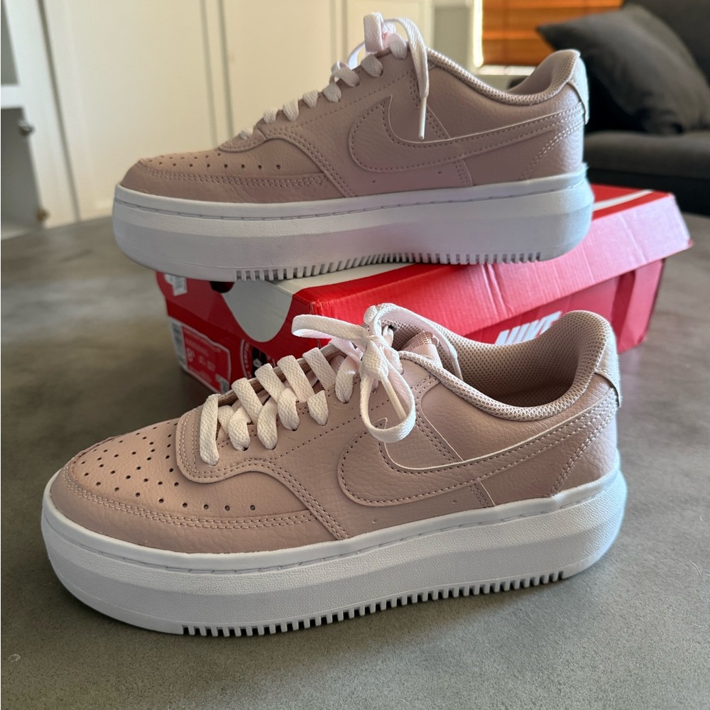 Nike Women's Blush Court Vision